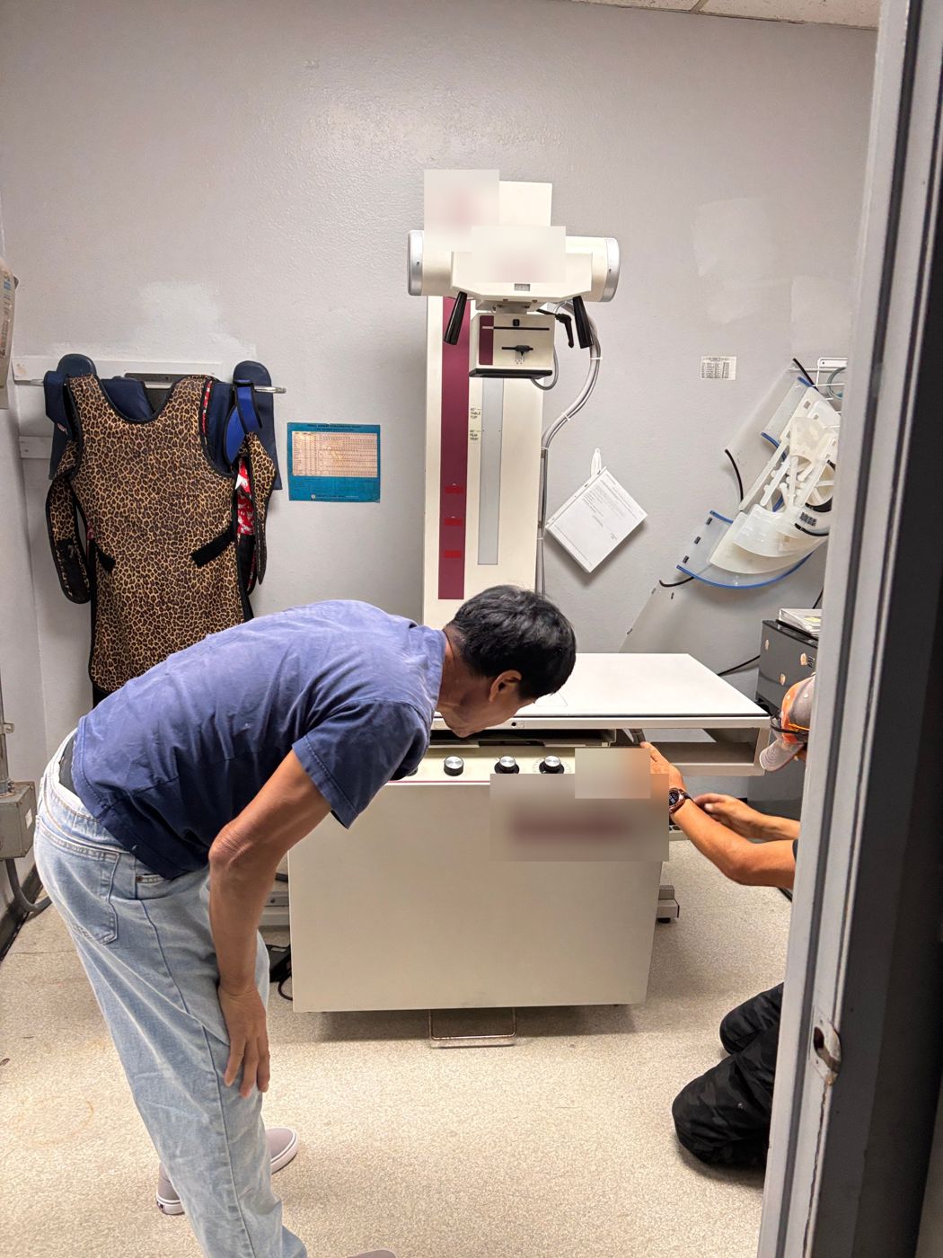 X-ray room with the previous system during removal