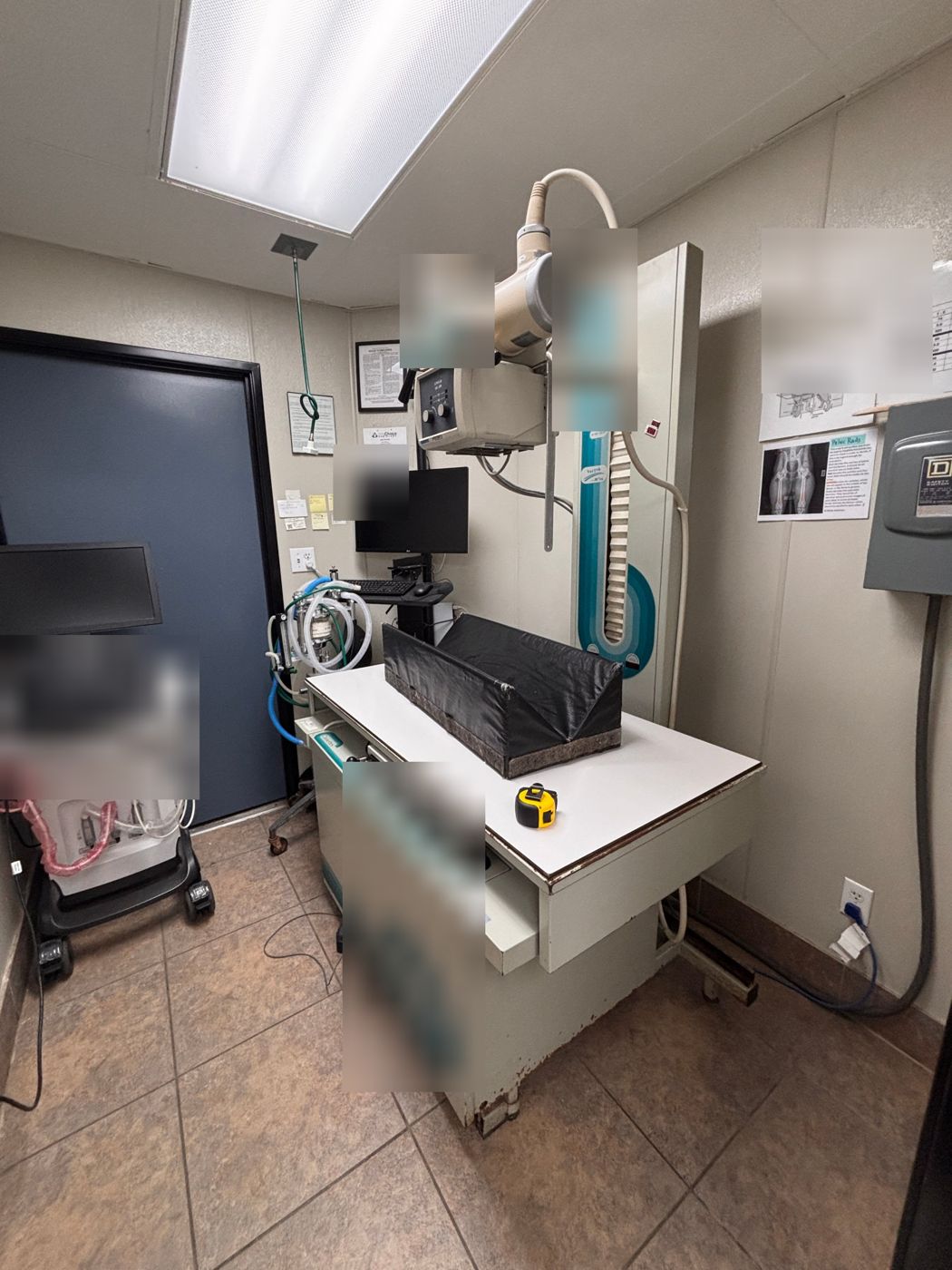 Crowded X-ray room with a previous-generation system