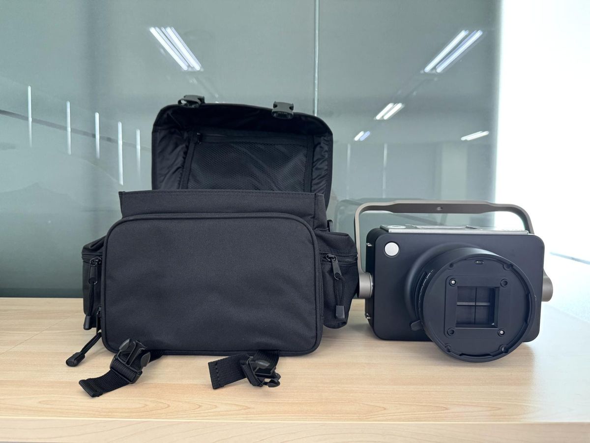 Portable X-ray unit with its carrying case